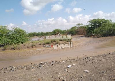 شاهد السيول تهدد قرية الشيخ عبدالله بأبين