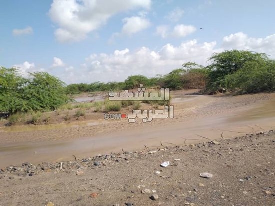 شاهد السيول تهدد قرية الشيخ عبدالله بأبين