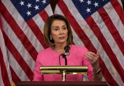 بيلوسي تشدد على ضرورة وضع أعضاء البرلمان الكمامات