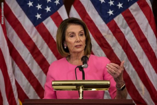 بيلوسي تشدد على ضرورة وضع أعضاء البرلمان الكمامات