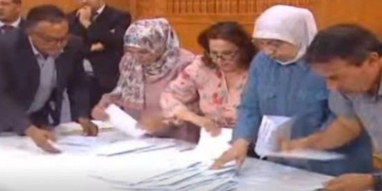 فرز أصوات نواب البرلمان التونسي على سحب الثقة من الغنوشي