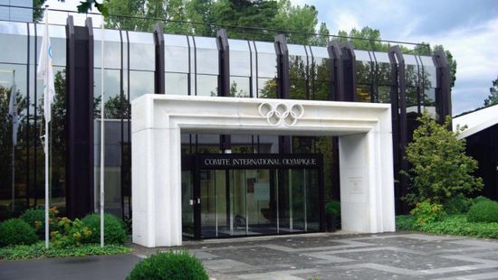 اللجنة الأولمبية الدولية تعلن متابعتها لقضية إنفانتينو رئيس الفيفا