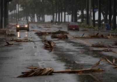 مخاوف من إعصار إساياس مع حلول الليل بـ فلوريدا