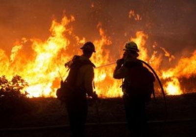 حريق هائل يهدد آلاف الأشخاص في كاليفورنيا