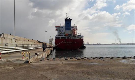 وصول 16 ألف طن من الديزل لميناء البريقة