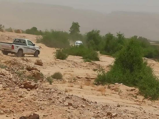 طريق بديل غير ممهد للربط بين مديريات الغرب بالشرق في وادي حضرموت (صور)