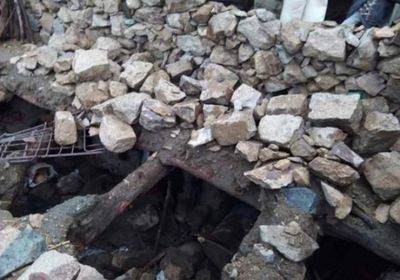 بسبب الأمطار.. انهيار 13 منزلًا في عزلة الأعماس بإب