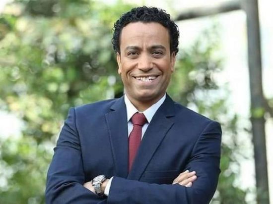 سامح حسين يمازح جمهوره بسبب اقتراب نتيجة الثانوية العامة