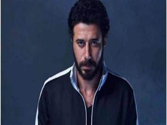 أحمد السعدني يشيد بأغنية عظيمة من ألبوم إليسا الجديد "صاحبة رأي"