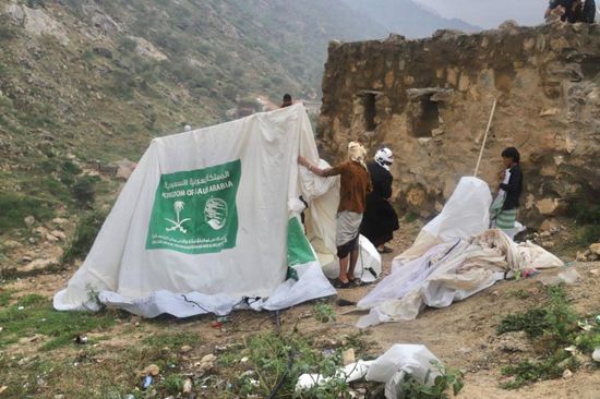 "سلمان للإغاثة" يوزع مساعدات إيوائية في رازح بصعدة