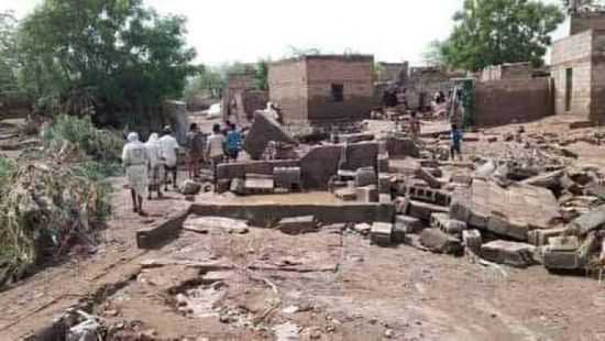 بعد مصرع شخصين.. سيول الحديدة تعمق جراح النازحين