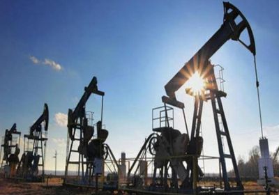  النفط يرتفع بفضل انخفاض مخزونات النفط الأمريكية