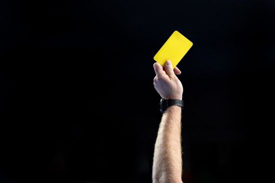 اليويفا يجري تعديلا على قاعدة تراكم البطاقات الصفراء في مسابقات الأندية