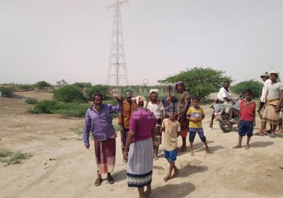 بالصور..السيول تُهدد أكبر أبراج الكهرباء بأبين