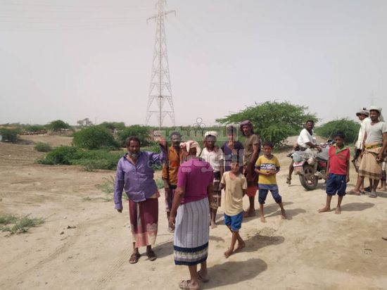 بالصور..السيول تُهدد أكبر أبراج الكهرباء بأبين