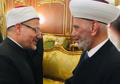 مفتي مصر يجري اتصالًا هاتفيًّا بنظيره اللبناني لمواساته في حادث انفجارات لبنان
