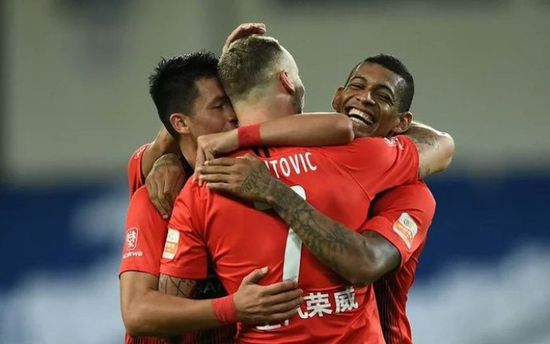 شنجهاي شنهوا يلدغ شاندونج بهدف في الدوري الصيني