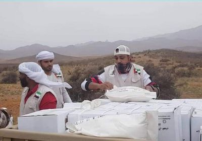 تجاوزت الطرق الوعرة.. مساعدات خليفة الإنسانية تصل لحومهيل بسقطرى