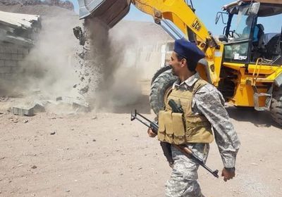 إزالة إنشاءات عشوائية ومخالفة بشاطئ الغدير