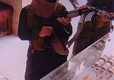 بالصور.. سطو مسلح على محل مصوغات بوادي حضرموت