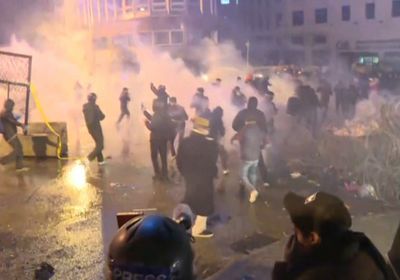 اندلاع اشتباكات بين محتجين والشرطة وسط بيروت