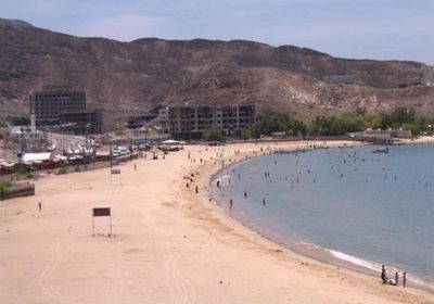 انتشال جثتي طفلين غرقا بساحل العشاق في التواهي