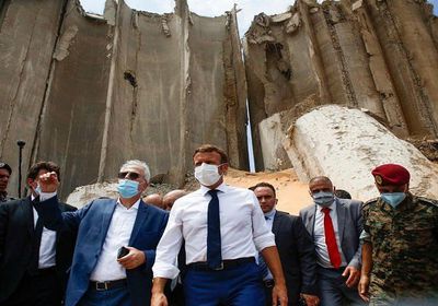 فجر السعيد تسخر من نصرالله بسبب زيارة ماكرون لبيروت