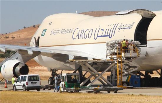  وصول ثالث طائرة إغاثة سعودية إلى مطار رفيق الحريري في بيروت