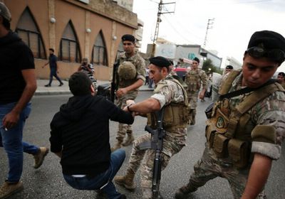 الأمن اللبناني يمنع المتظاهرين من الوصول إلى مبنى البرلمان