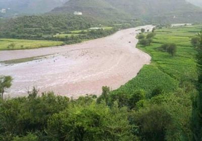 غرق أسرة في سيول السدة بإب والأهالي ينقذون الأب