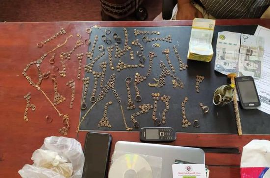 ضبط متهمين بسرقة مصوغات ذهبية وحيازة قنبلة