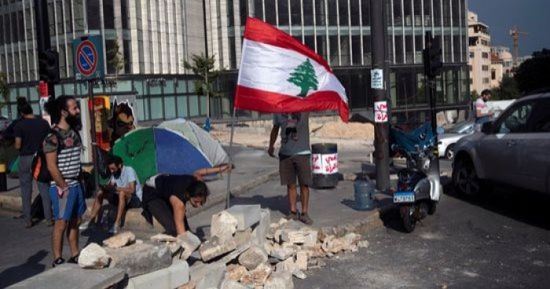 لبنان.. اقتحام مقري وزارتي الاقتصاد والبيئة من قبل المتظاهرين