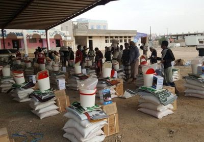 خلال عام ونصف.. الصليب الأحمر يوزع 105 ألف سلة غذائية