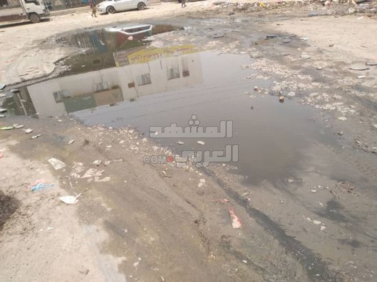 بحيرات المياه الراكدة تنتشر بشوارع جعار (صور)