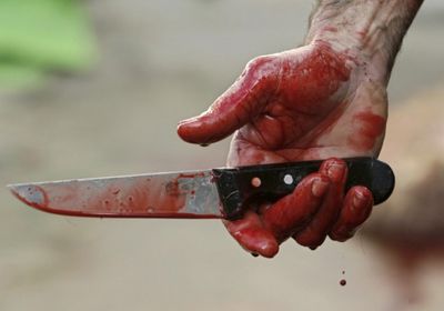 نحر عمته وطفلتيها وطعن عمه في البريقة 