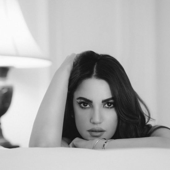 درة تتألق بإطلالة أنيقة في أحدث ظهور لها (صور)