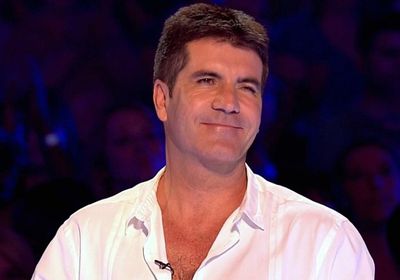 سايمون كاول يخضع لعملية جراحية عقب إصابته بكسر في الظهر