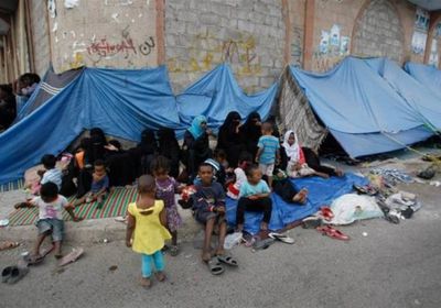 "عكاظ": الحوثيون يجندون اللاجئين الأفارقة بالقوة