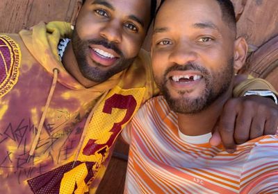 بالفيديو.. ويل سميث يفقد أسنانه الأمامية على يد صديقه