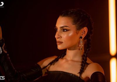 بالفيديو.. كارمن سليمان تهدي الشعب اللبناني أغنية "بحبك يا لبنان"