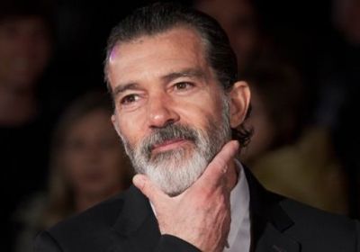 النجم أنطونيو بانديراس يعلن إصابته بفيروس كورونا