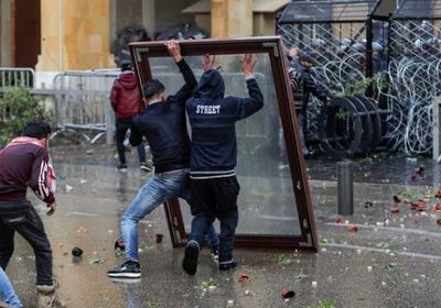 تجدد المواجهات بين الأمن والمحتجين وسط بيروت