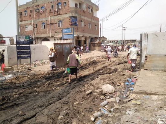 مخاوف من كارثة بيئية وصحية.. الأوحال تكسو شوارع زنجبار