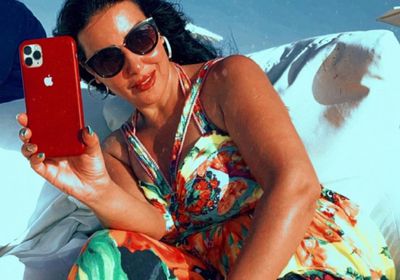 سمية الخشاب تستمتع بأجواء الصيف على شاطئ البحر (صور)