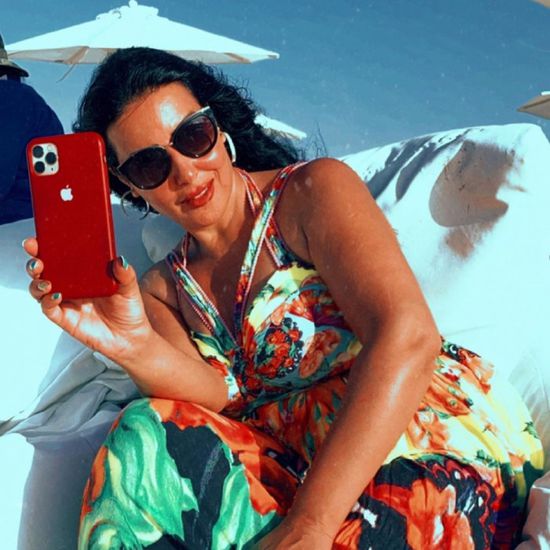 سمية الخشاب تستمتع بأجواء الصيف على شاطئ البحر (صور)