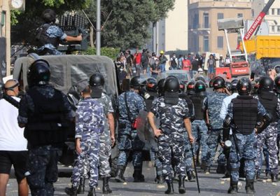 الأمن اللبناني يدعو المتظاهرين السلميين بمغادرة أماكن الاشتباكات