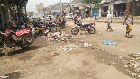 ورش السيارات تُعيق حركة المرور بردفان