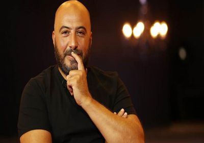 مجدي الهواري يشيد بأداء كريم عفيفي في مسرحية "علاء الدين"