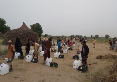 لمواجهة كورونا.. توزيع 950 حقيبة صحية في 6 مخيمات بعدن