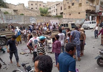 انفجار عبوة ناسفة في طقم عسكري وسط تعز (صور)